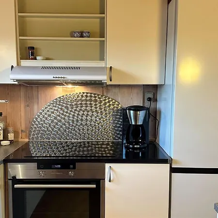 Mimi - 120m From The Sea By Interhome