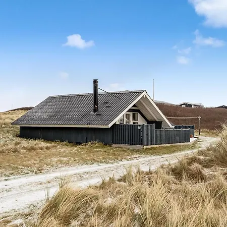 Mimi - 120m From The Sea By Interhome