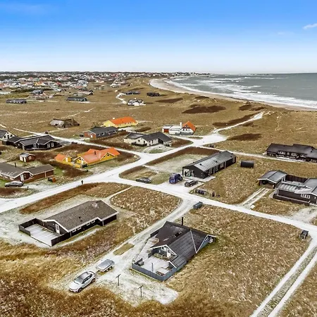 Mimi - 120m From The Sea By Interhome