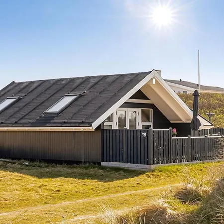 Mimi - 120m From The Sea By Interhome