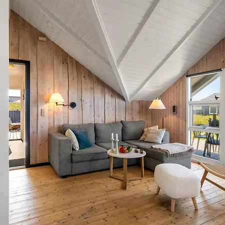 Mimi - 120m From The Sea By Interhome